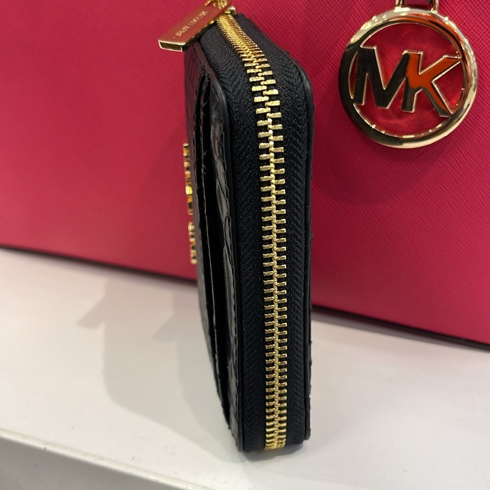 Michael Kors Women Medium Zip Around Card Case Coin Pouch Wallet Black
NWT - Picture 16 of 16